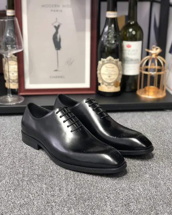 Black_Leather_Whole_Cut_Oxford_Shoes_For_Men