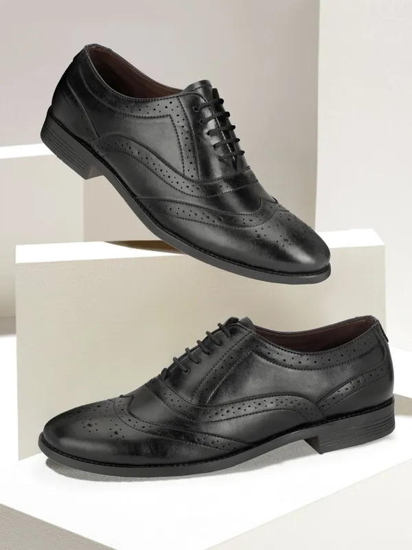Black_Leather_Corporate_Wear_Broque_shoes_For_Men