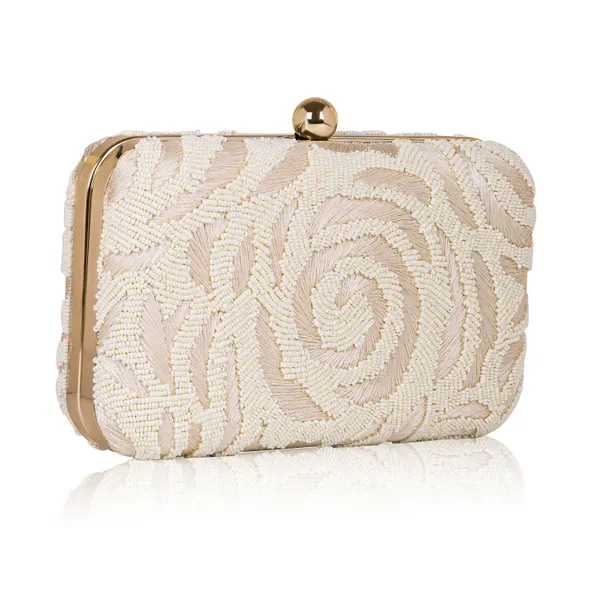 Zuri_-_Handcrafted_Elegance_in_Every_Thread