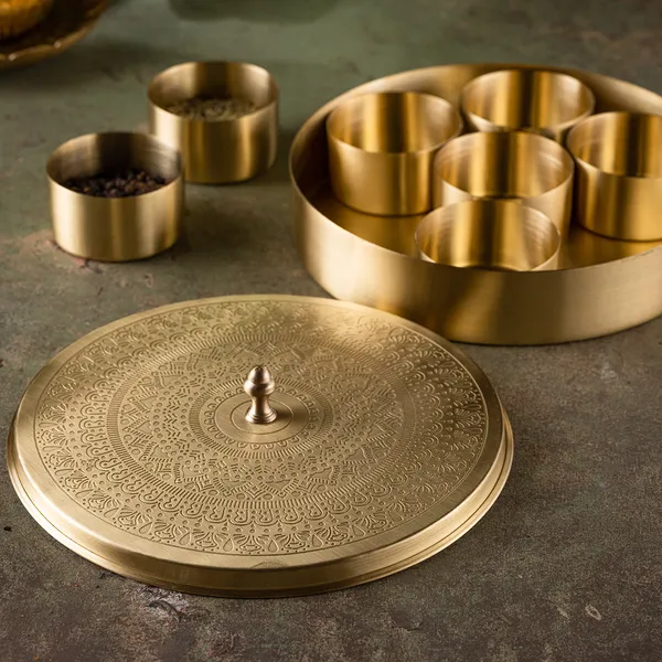 Brass_Masala_Box_with_Lid_|_7_Containers_|_Golden_|_21_cm