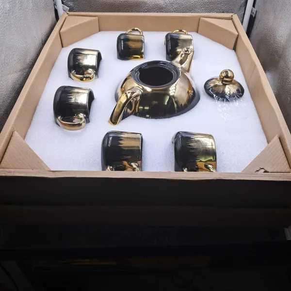 Black_and_Golden_Luxurious_Premium_Kettle_with_6_Cup