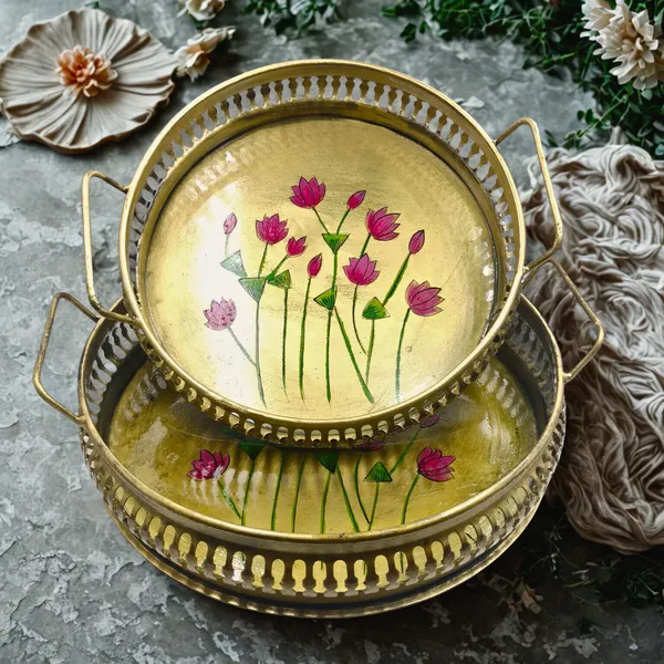 Hand_Painted_Metal_Serving_Tray_set_of_2_Scratch_and?tain?roof