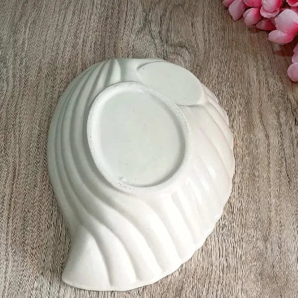 India_Meets_India_Ceramic_Chip_and_Dip_Tray_[Off-White],_Leaf_Design_Chip_and_Dip_Tray_for_Snacks_|_Tikka's_|_Salad_|_Appetizer_|_Dessert_|_Hummus_|_Veggies_|_Platters,_Serving_Tray