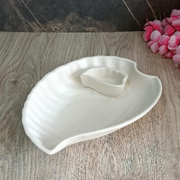 India_Meets_India_Ceramic_Chip_and_Dip_Tray_[Off-White],_Leaf_Design_Chip_and_Dip_Tray_for_Snacks_|_Tikka's_|_Salad_|_Appetizer_|_Dessert_|_Hummus_|_Veggies_|_Platters,_Serving_Tray