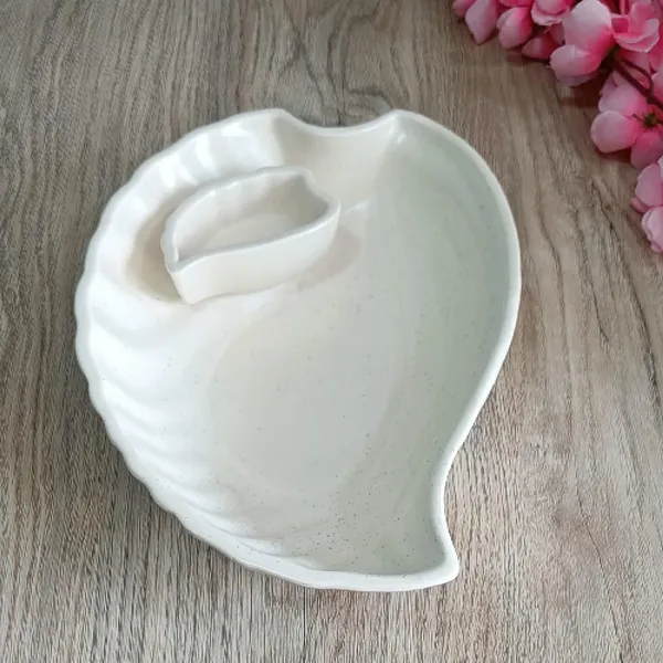 India_Meets_India_Ceramic_Chip_and_Dip_Tray_[Off-White],_Leaf_Design_Chip_and_Dip_Tray_for_Snacks_|_Tikka's_|_Salad_|_Appetizer_|_Dessert_|_Hummus_|_Veggies_|_Platters,_Serving_Tray