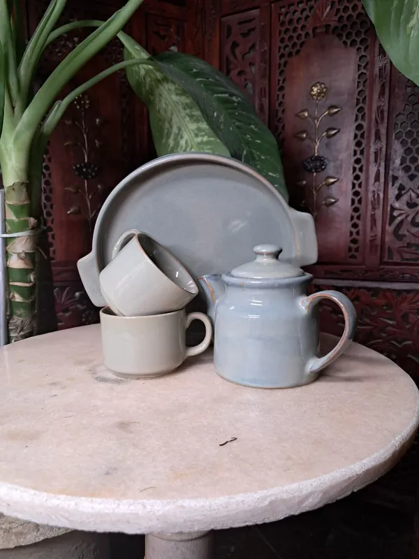 India_Meets_India_Hand-painted_Ceramic_Kettle_Set_1_Kettle_2_Cups_1_Tray