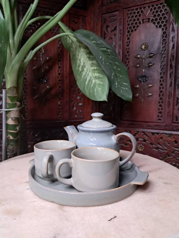 India_Meets_India_Hand-painted_Ceramic_Kettle_Set_1_Kettle_2_Cups_1_Tray