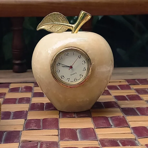 Onyx_Marble_Desk_Table_Clock_Apple_Shape_for_Exclusive_Modern_Home_Decor