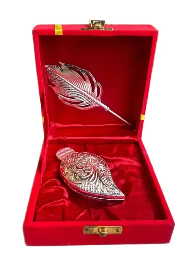 Sindoor_Dabbi_with_Peacock_Feather_Tilak_Stick_Premium_Velvet_Gift_Box