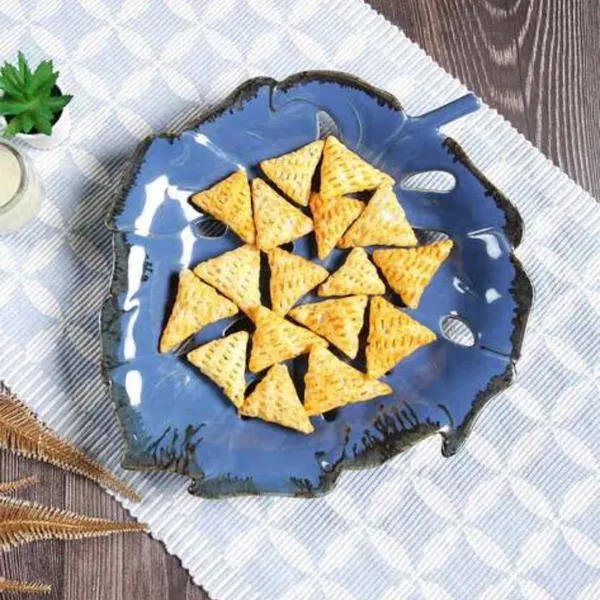 Handmade_Ceramic_Blue_Monstera_Leaf_Platter