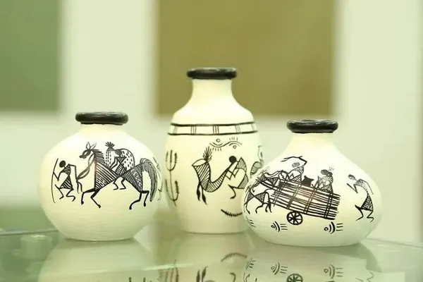 Terracotta_Table_Pots_Warli_Handpainted_Miniature_White_Set_Of_3