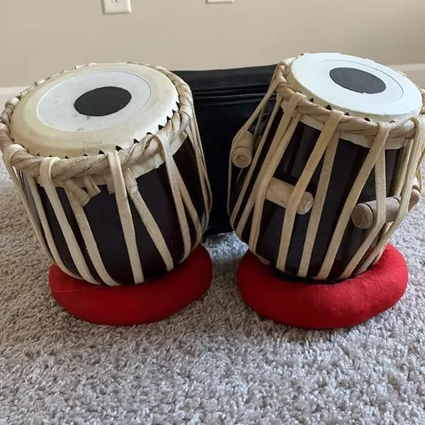 Wooden_Tabla_Set/Tabla_Drum_,_Wooden_Bayan_&_Dayan_with_Cushion_and_Leather_Straps_to_Tune_-_Perfect_Tabla_Set_for_Beginners,_Wooden_Tabla_Set_with_Learning_Book