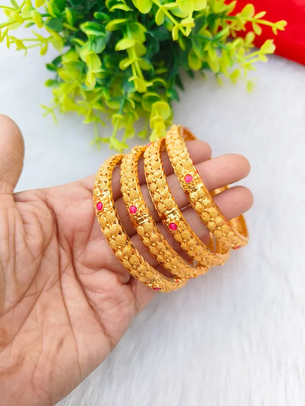 Golden_Bangles_For_Women