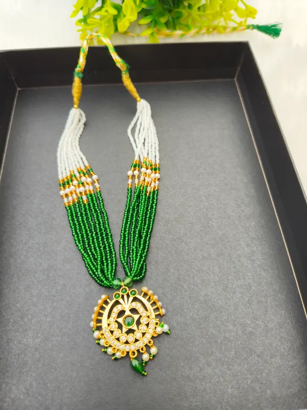 Green_Pendent_Necklace__For_Women