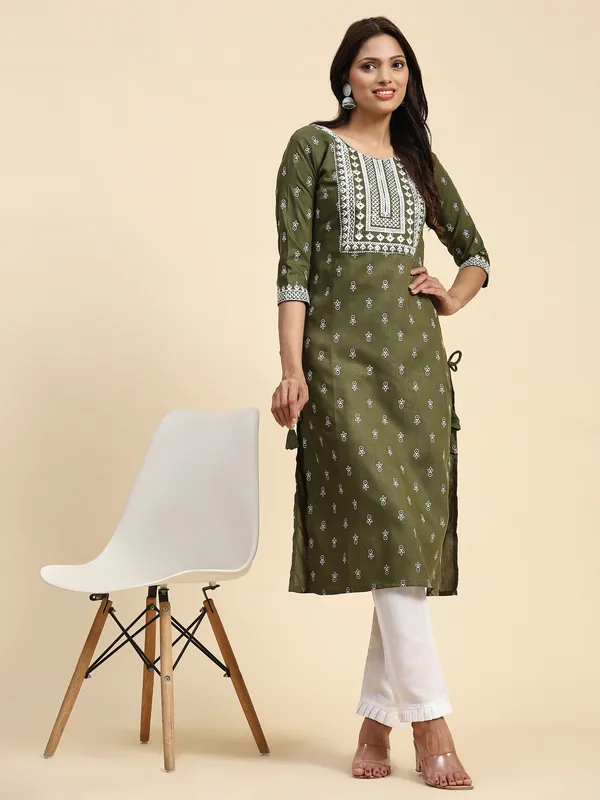 Green_Cotton_Blend_Embroidered_Straight_Kurta_,_Trouser_&_Dupatta_Set_Set_For_Women
