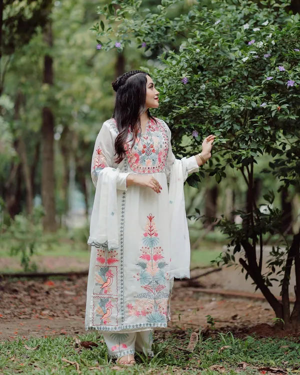 White_Georgette_Printed_Straight_Kurta_,_Palazzo_&_Dupatta_Set_Set_For_Women