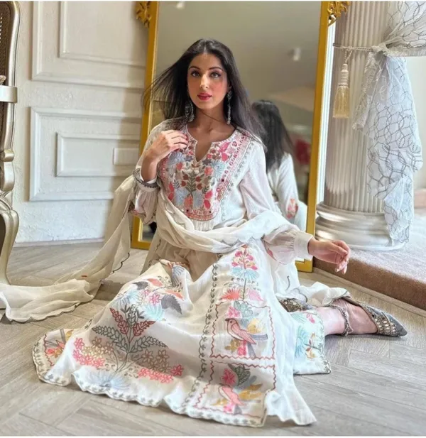 White_Georgette_Printed_Straight_Kurta_,_Palazzo_&_Dupatta_Set_Set_For_Women