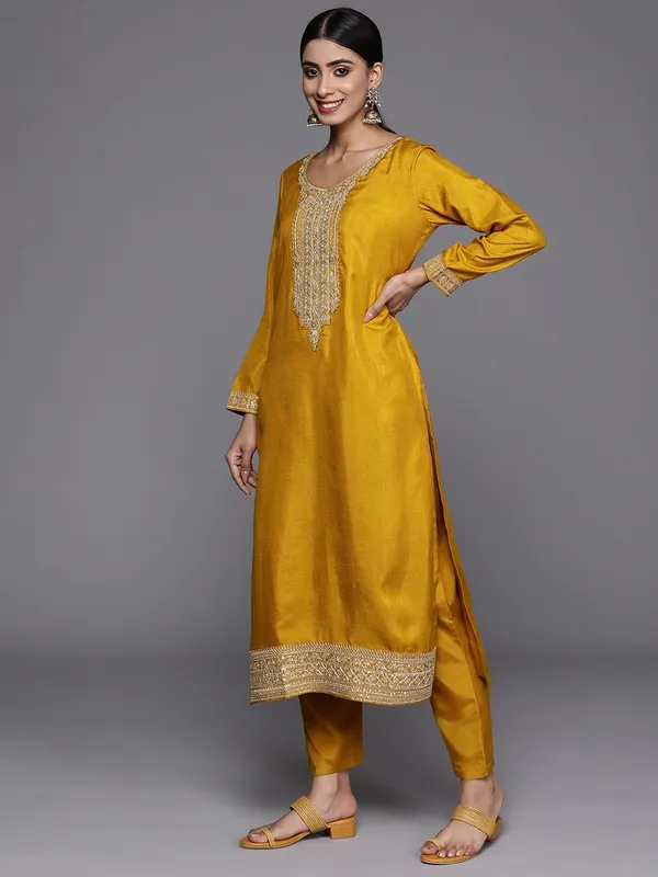Yellow_Silk_Blend_Embroidered_Straight_Kurta_,_Palazzo_&_Dupatta_Set_Set_For_Women