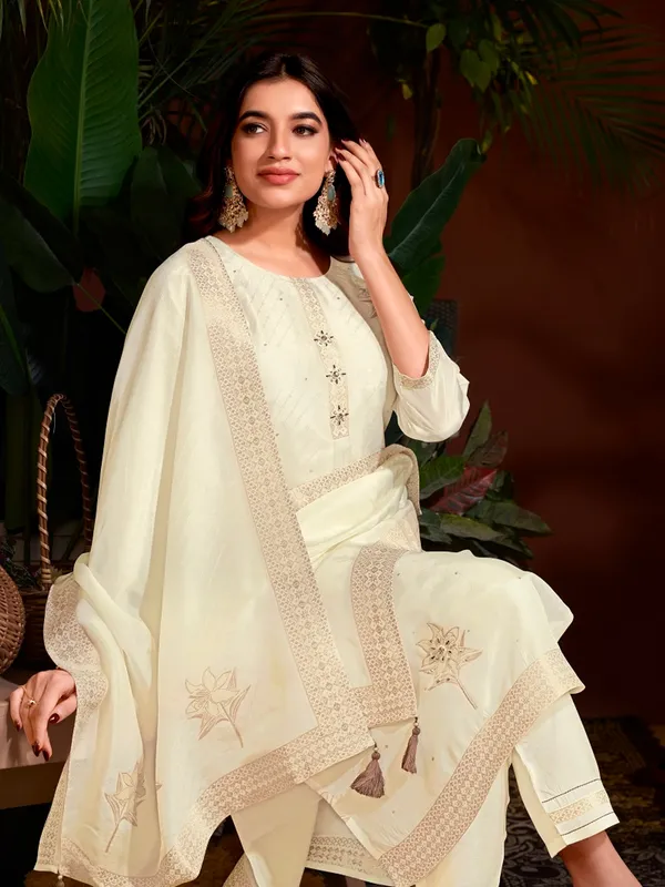 Suha_Womens_Fashion_Ethnic_Cream_Color_Kurta_Sets