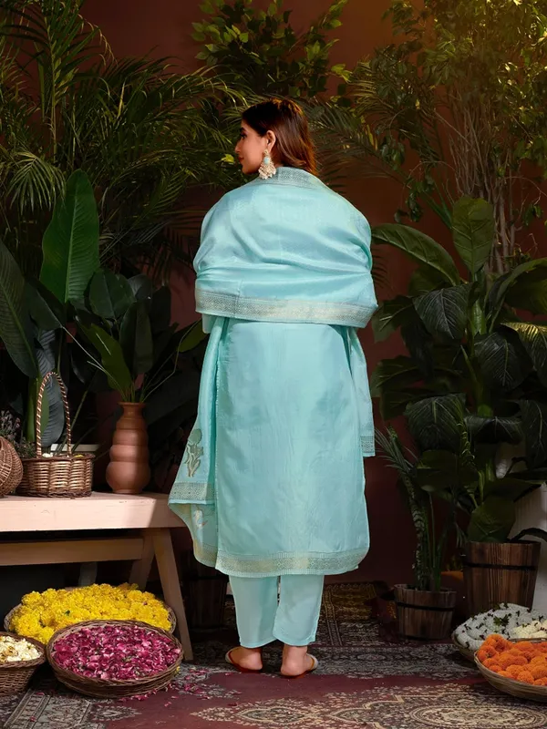 Suha_Womens_Fashion_Ethnic_Blue_Color_Kurta_Sets