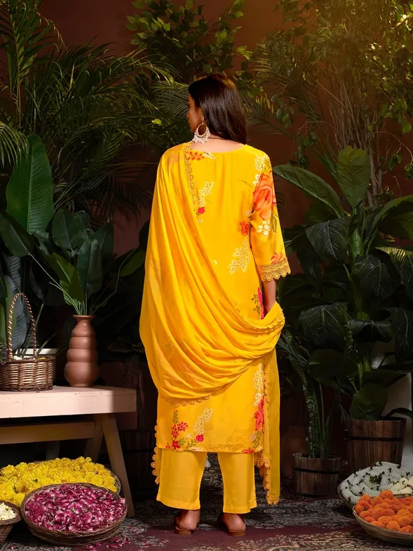 Suha_Womens_Fashion_Ethnic_Yellow_Color_Kurta_Sets
