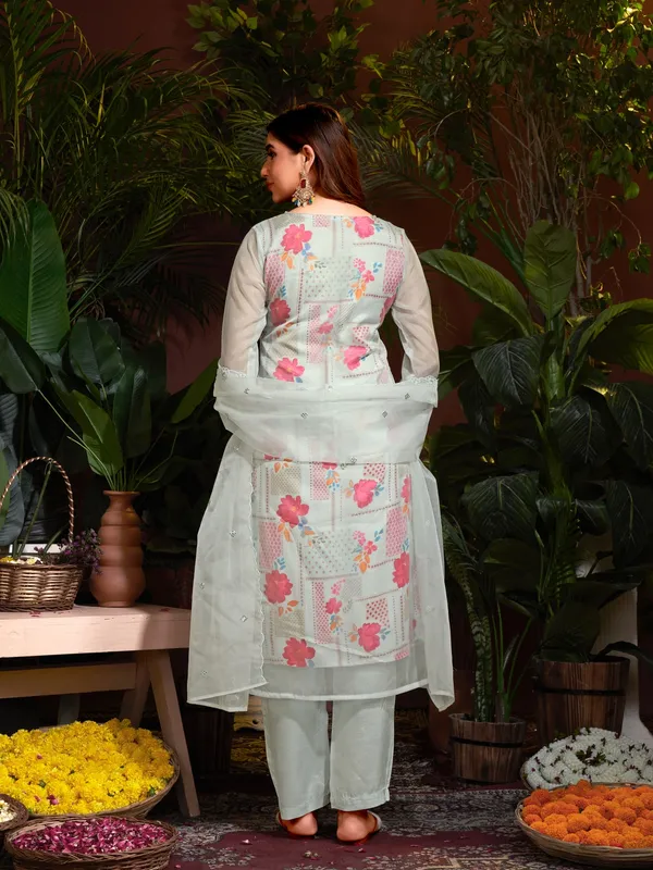 Suha_Womens_Fashion_Ethnic_Silver_Color_Kurta_Sets