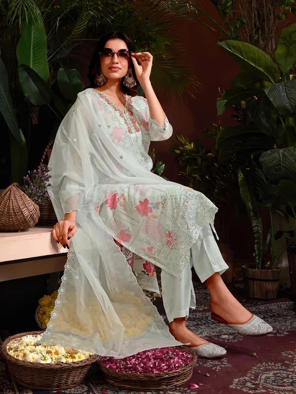 Suha_Womens_Fashion_Ethnic_Silver_Color_Kurta_Sets