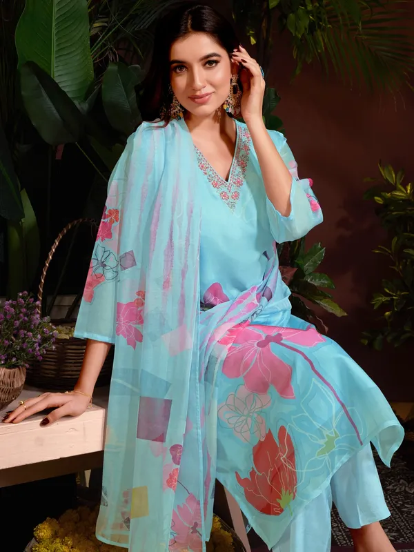 Suha_Womens_Fashion_Ethnic_Blue_Color_Kurta_Sets