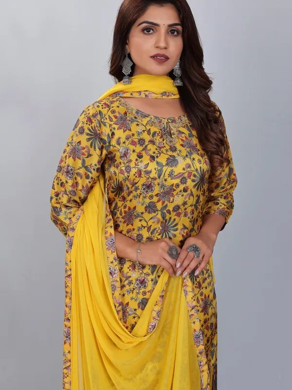 Suha_Womens_Fashion_Ethnic_Yellow_Color_Kurta_Sets