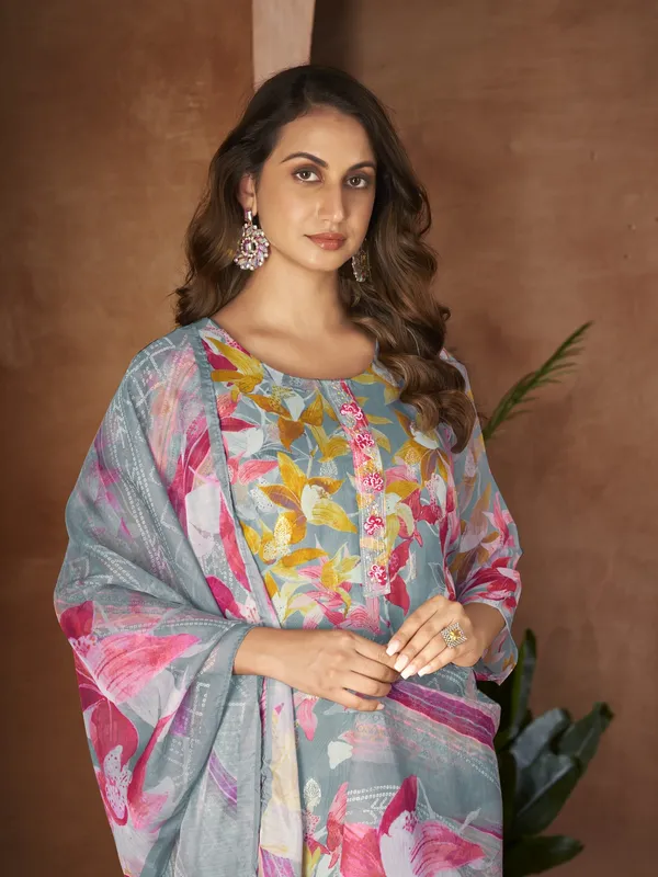 Suha_Womens_Fashion_Ethnic_Grey_Color_Kurta_Sets