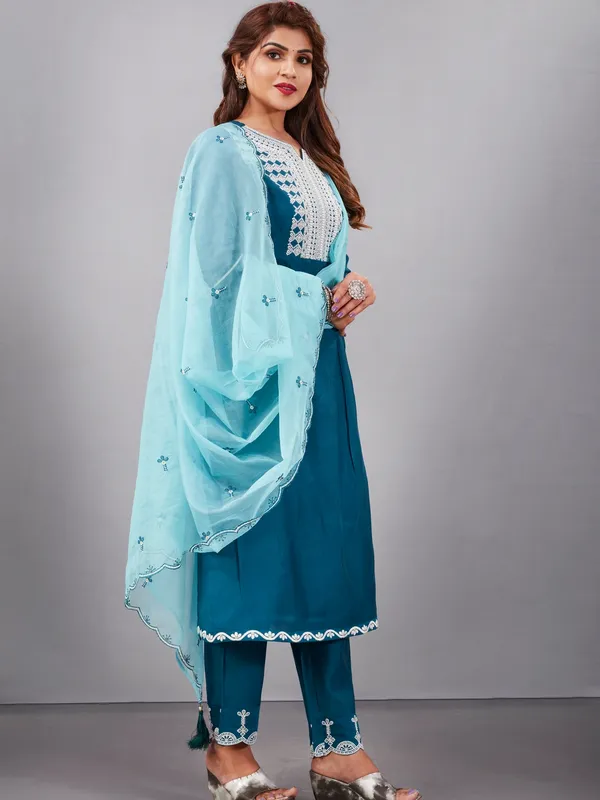 Suha_Womens_Fashion_Ethnic_Blue_Color_Kurta_Sets