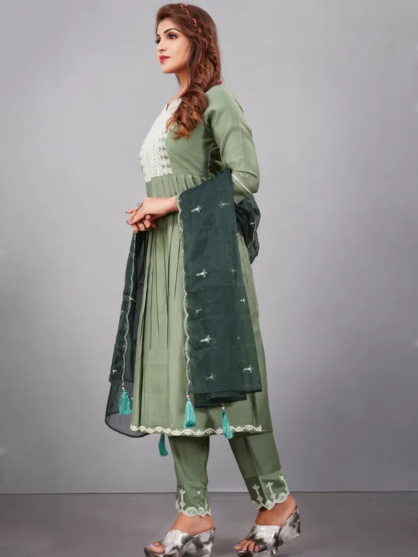 Suha_Womens_Fashion_Ethnic_Green_Color_Kurta_Sets
