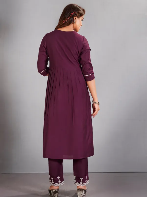 Suha_Womens_Fashion_Ethnic_Purple_Color_Kurta_Sets
