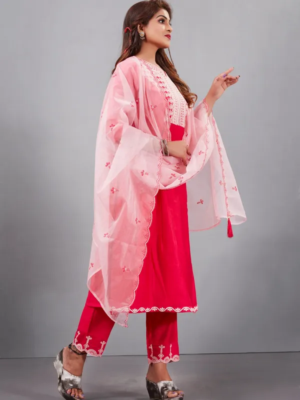 Suha_Womens_Fashion_Ethnic_Red_Color_Kurta_Sets