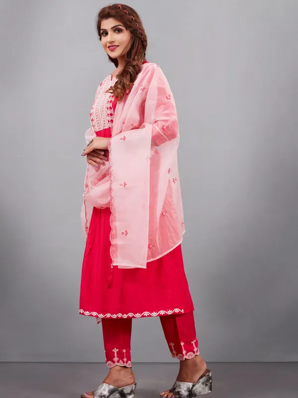 Suha_Womens_Fashion_Ethnic_Red_Color_Kurta_Sets
