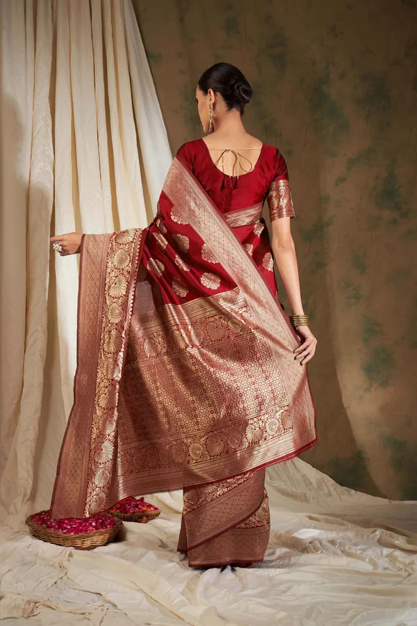 Red_Art_Silk_Woven_Banarasi_Saree_With_Unstitched_Blouse_For_Women