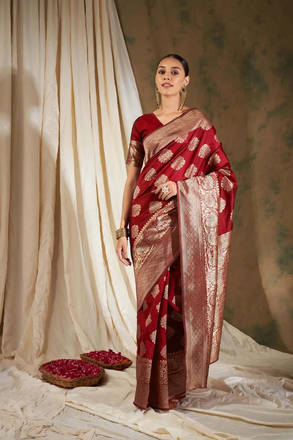 Red_Art_Silk_Woven_Banarasi_Saree_With_Unstitched_Blouse_For_Women