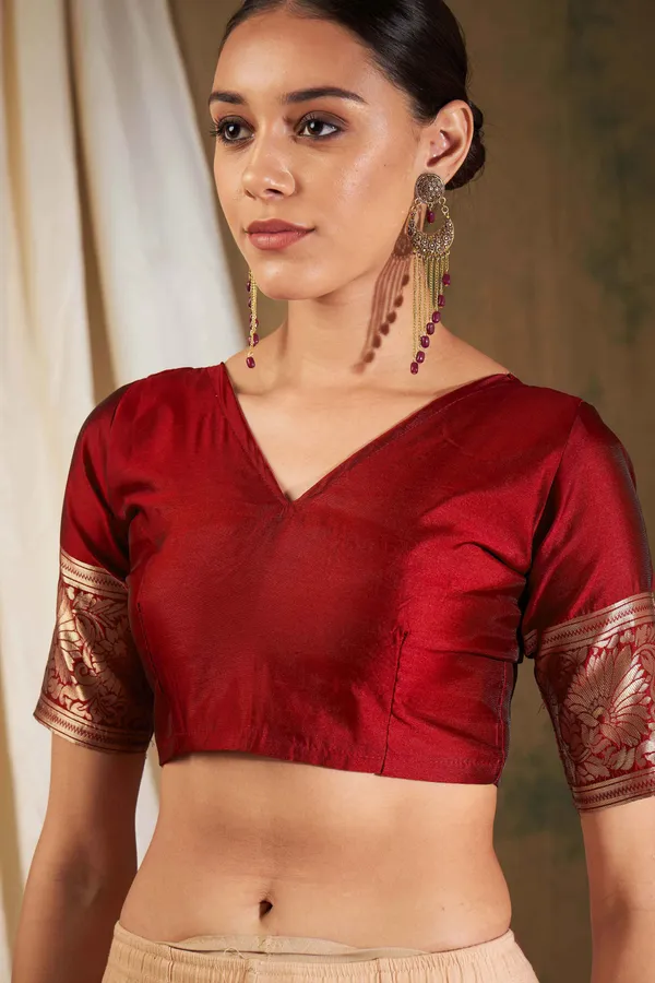 Red_Art_Silk_Woven_Banarasi_Saree_With_Unstitched_Blouse_For_Women