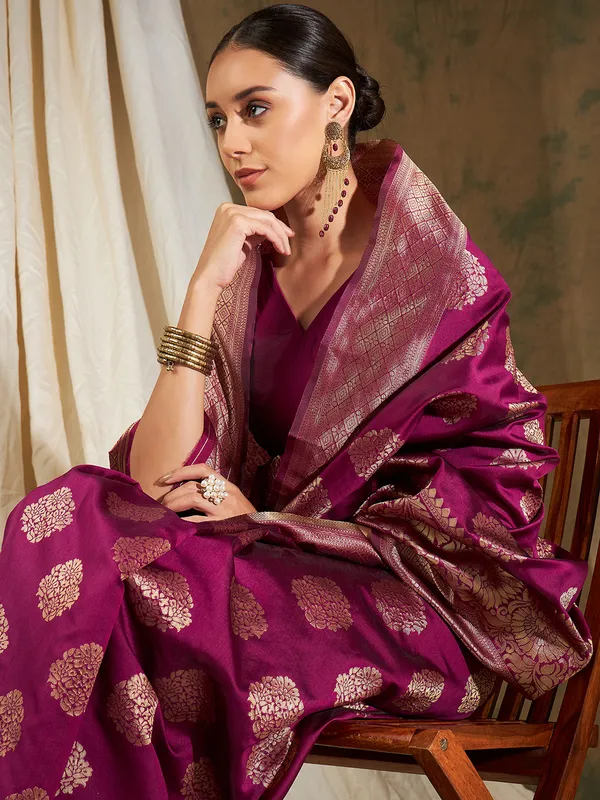 Maroon_Art_Silk_Woven_Banarasi_Saree_With_Unstitched_Blouse_For_Women
