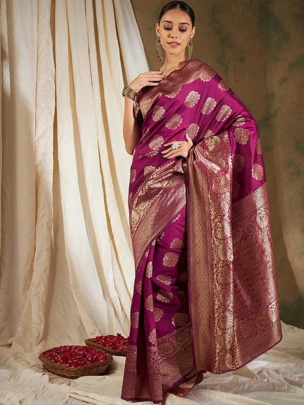 Maroon_Art_Silk_Woven_Banarasi_Saree_With_Unstitched_Blouse_For_Women