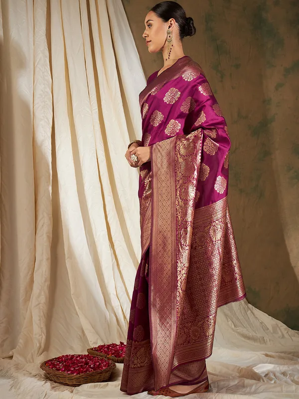 Maroon_Art_Silk_Woven_Banarasi_Saree_With_Unstitched_Blouse_For_Women