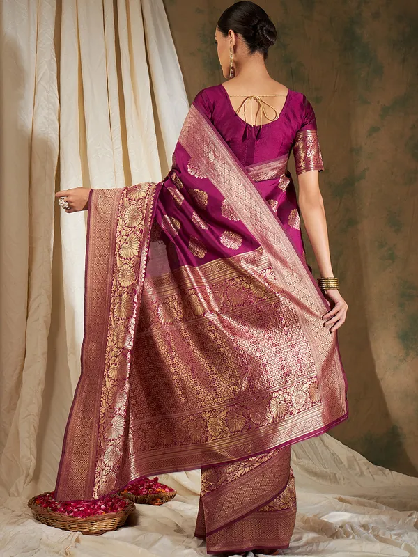 Maroon_Art_Silk_Woven_Banarasi_Saree_With_Unstitched_Blouse_For_Women