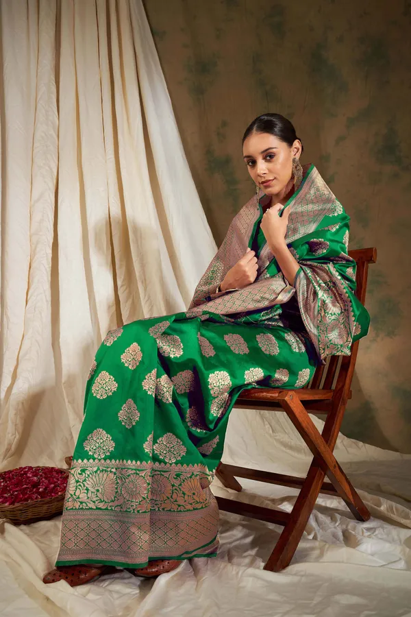 Green_Art_Silk_Woven_Banarasi_Saree_With_Unstitched_Blouse_For_Women