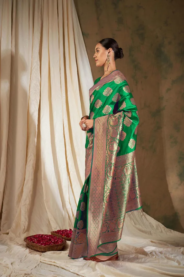 Green_Art_Silk_Woven_Banarasi_Saree_With_Unstitched_Blouse_For_Women