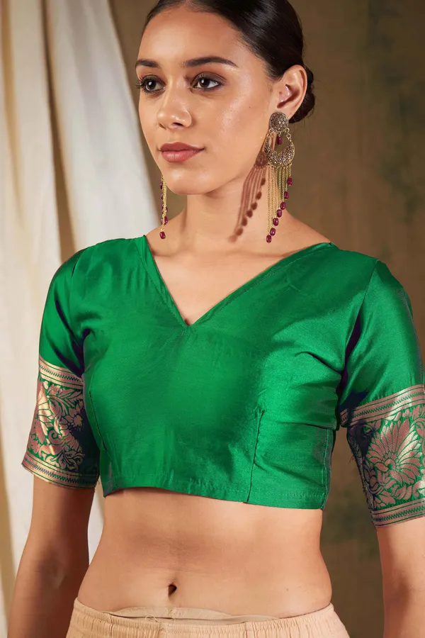Green_Art_Silk_Woven_Banarasi_Saree_With_Unstitched_Blouse_For_Women