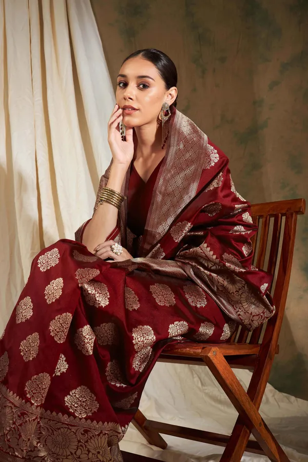 Maroon_Art_Silk_Woven_Banarasi_Saree_With_Unstitched_Blouse_For_Women