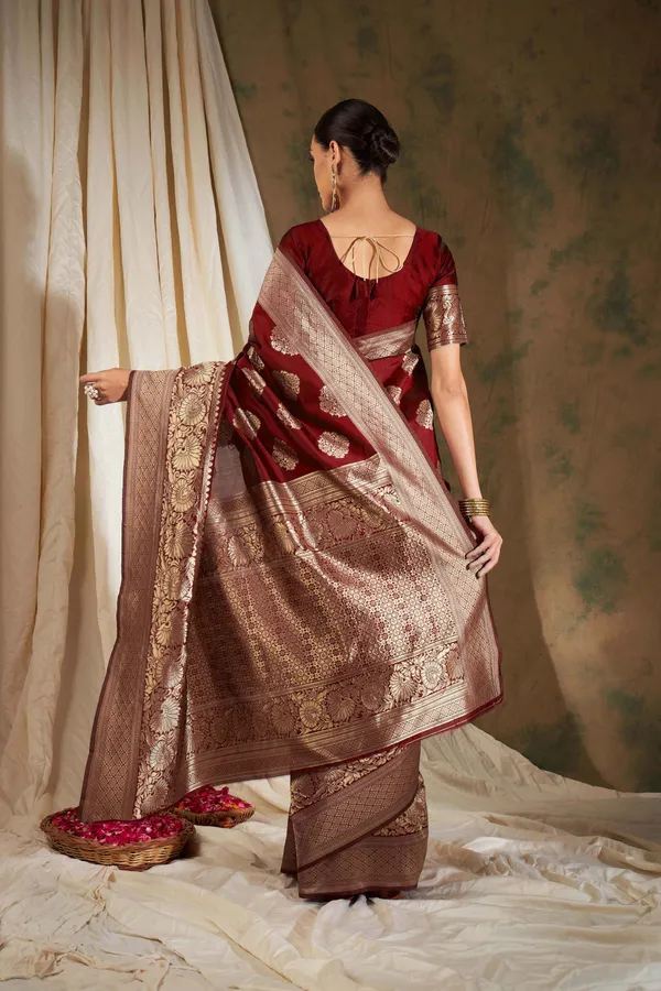 Maroon_Art_Silk_Woven_Banarasi_Saree_With_Unstitched_Blouse_For_Women