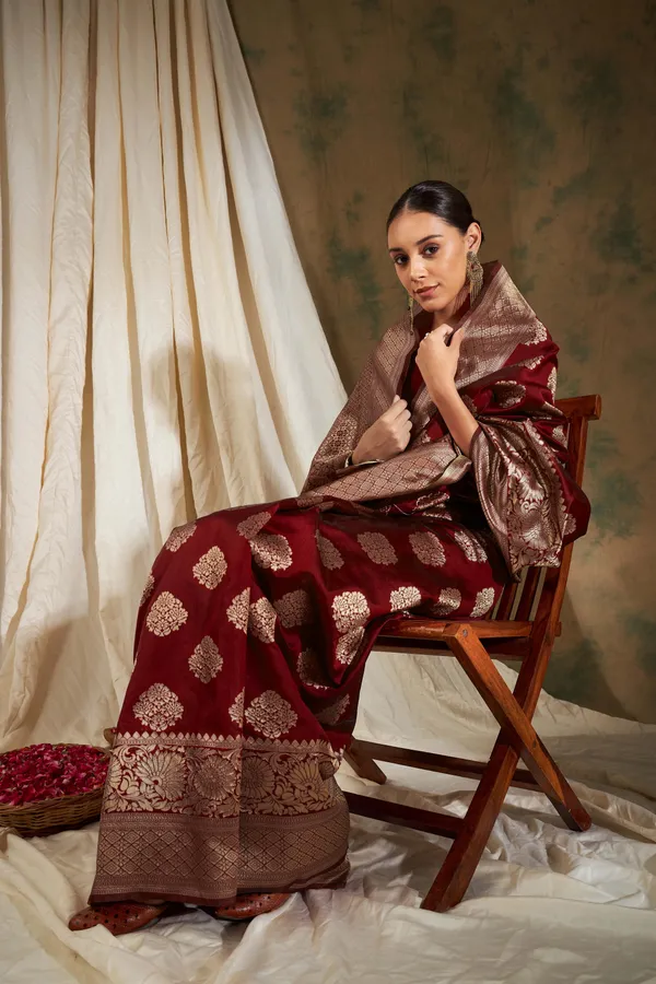 Maroon_Art_Silk_Woven_Banarasi_Saree_With_Unstitched_Blouse_For_Women