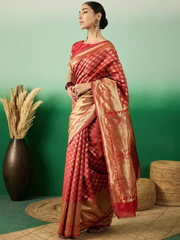 Red_Art_Silk_Woven_Banarasi_Saree_With_Unstitched_Blouse_For_Women