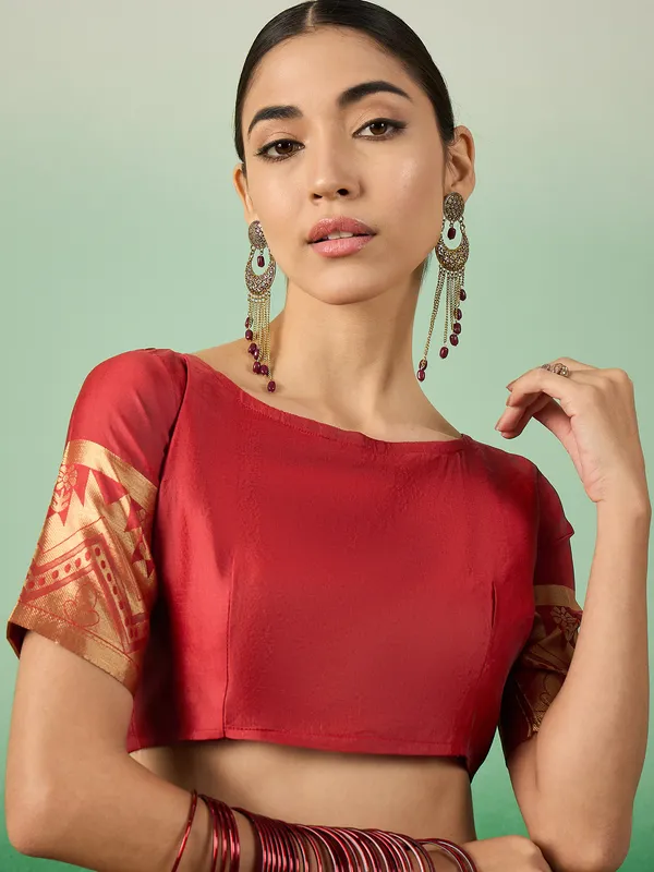 Red_Art_Silk_Woven_Banarasi_Saree_With_Unstitched_Blouse_For_Women